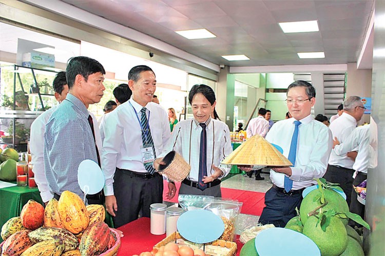 Biến mùn cưa, bẹ chuối, bã cà phê thành "vàng"