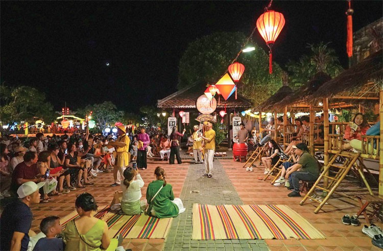 Lan tỏa chính sách qua hô hát bài chòi Lan tỏa chính sách qua hô hát bài chòi