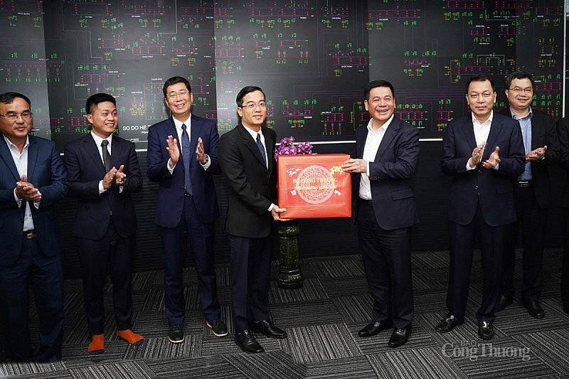 Bộ trưởng Nguyễn Hồng Diên làm việc với EVN về tình hình cung ứng điện dịp Tết Bộ trưởng Nguyễn Hồng Diên làm việc với EVN về tình hình cung ứng điện dịp Tết