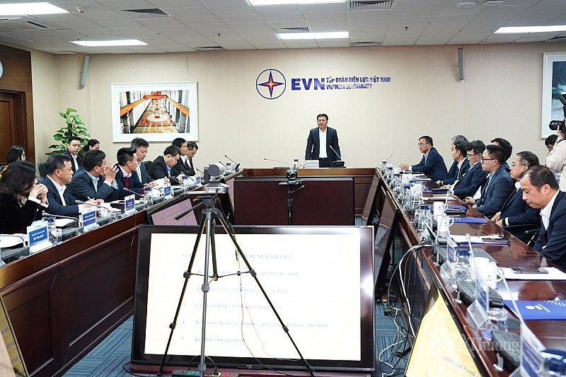 Bộ trưởng Nguyễn Hồng Diên làm việc với EVN về tình hình cung ứng điện dịp Tết Bộ trưởng Nguyễn Hồng Diên làm việc với EVN về tình hình cung ứng điện dịp Tết