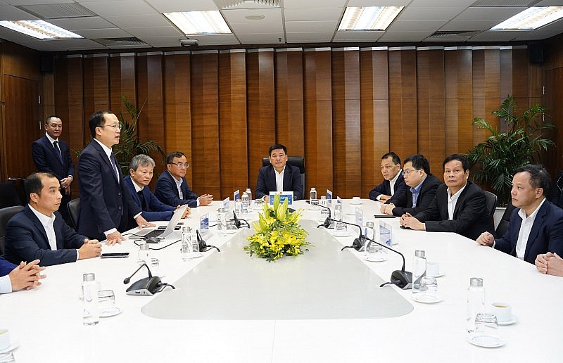 Bộ trưởng Nguyễn Hồng Diên làm việc với EVN về tình hình cung ứng điện dịp Tết Bộ trưởng Nguyễn Hồng Diên làm việc với EVN về tình hình cung ứng điện dịp Tết