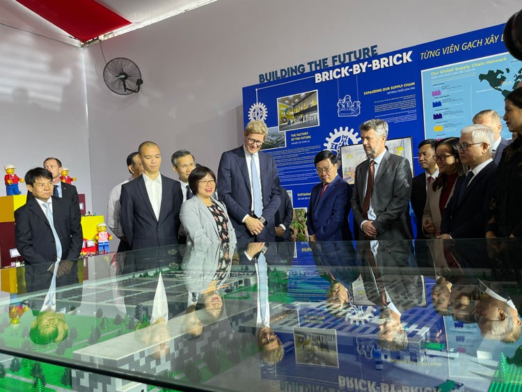 “Xanh” hóa thu hút vốn FDI vì một Việt Nam phát triển bền vững “Xanh” hóa thu hút vốn FDI vì một Việt Nam phát triển bền vững