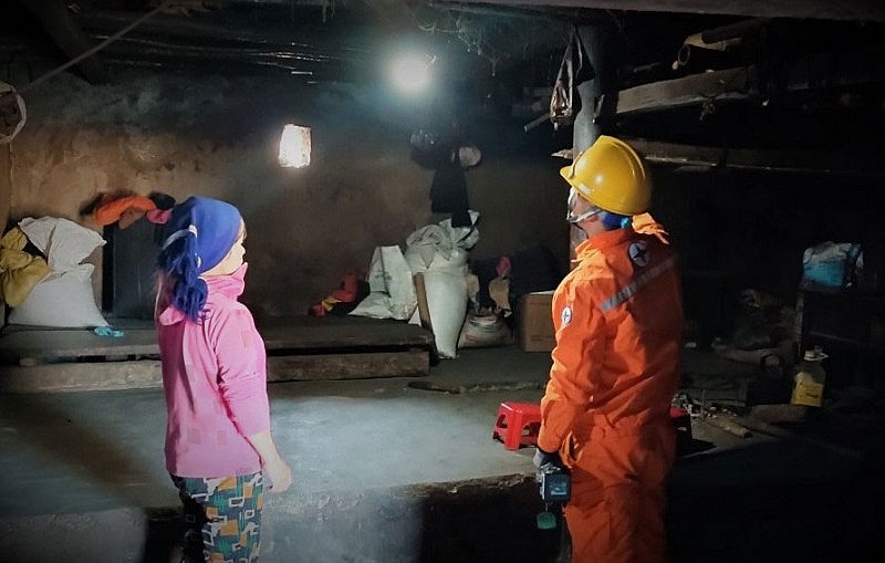 Lào Cai: Điện về bừng sáng bản xa