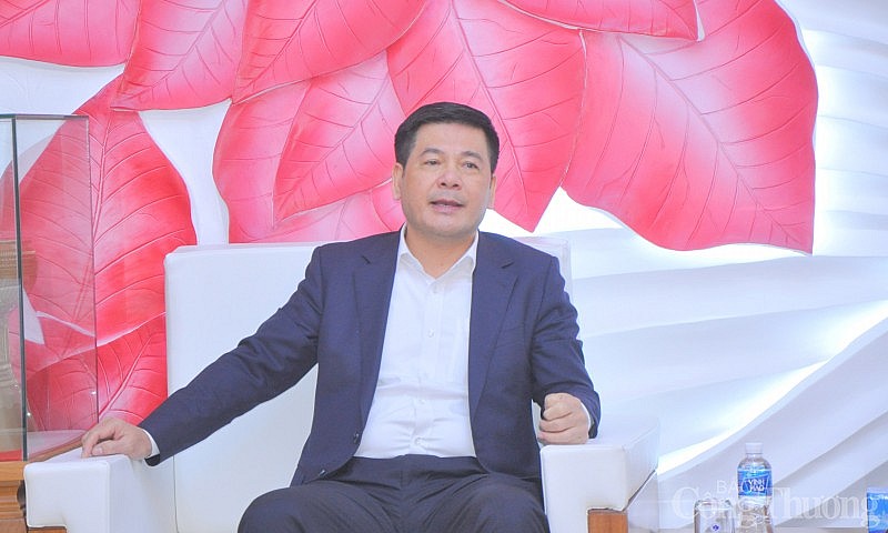 Bộ trưởng Bộ Công Thương Nguyễn Hồng Diên thăm, chúc Tết Trường Đại học Công nghiệp Thực phẩm TP. Hồ Chí Minh