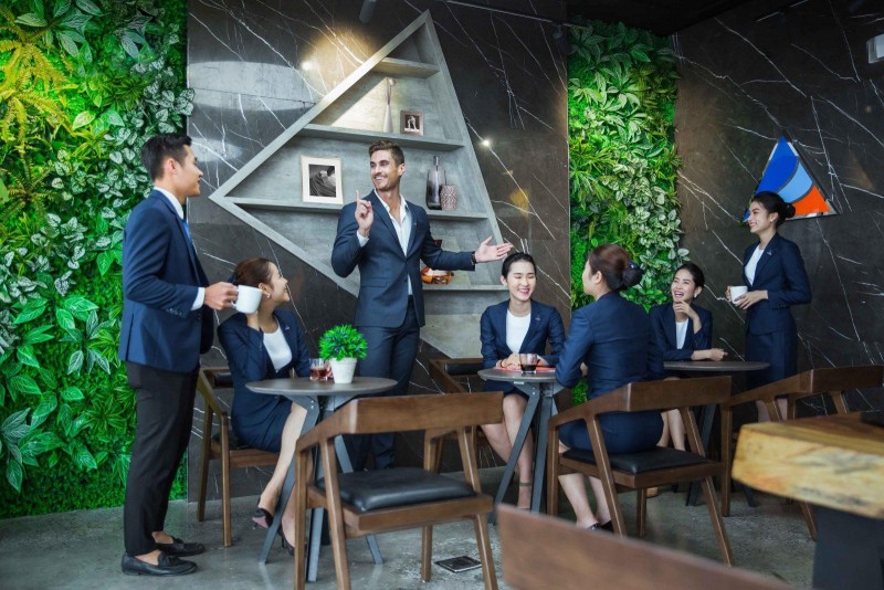 Trụ sở đạt tầm quốc tế, môi trường làm việc sang trọng đầy thăng hoa. Trụ sở đạt tầm quốc tế, môi trường làm việc sang trọng đầy thăng hoa.