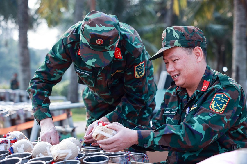 Cận cảnh điểm bắn pháo hoa phục vụ đêm giao thừa ở Hà Nội ảnh 5