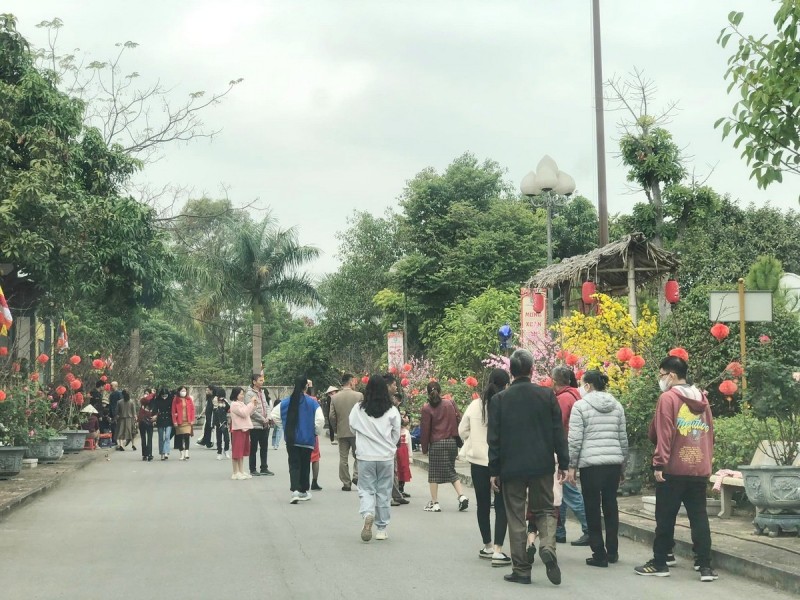 Du khách trải nghiệm tại các khu du lịch ở Quảng Ninh