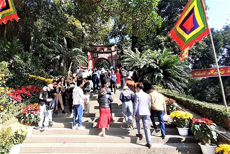 Phú Thọ: Nghiêm cấm chèo kéo khách, nâng giá bán hàng trong Khu di tích lịch sử Đền Hùng Phú Thọ: Nghiêm cấm chèo kéo khách, nâng giá bán hàng trong Khu di tích lịch sử Đền Hùng