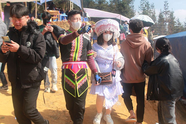 Lào Cai nô nức trẩy hội Gầu Tào miền cao nguyên trắng Bắc Hà Lào Cai nô nức trẩy hội Gầu Tào miền cao nguyên trắng Bắc Hà