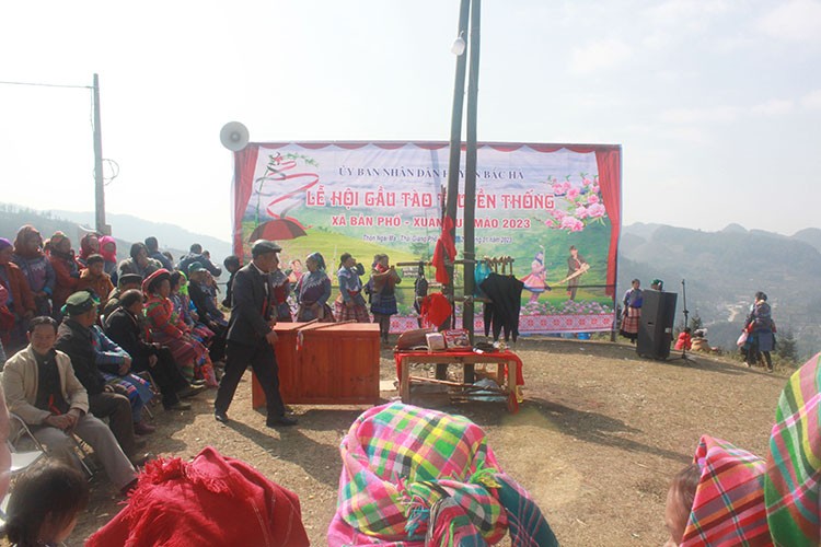 Lào Cai nô nức trẩy hội Gầu Tào miền cao nguyên trắng Bắc Hà Lào Cai nô nức trẩy hội Gầu Tào miền cao nguyên trắng Bắc Hà