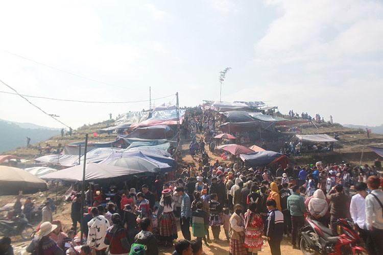 Lào Cai nô nức trẩy hội Gầu Tào miền cao nguyên trắng Bắc Hà Lào Cai nô nức trẩy hội Gầu Tào miền cao nguyên trắng Bắc Hà