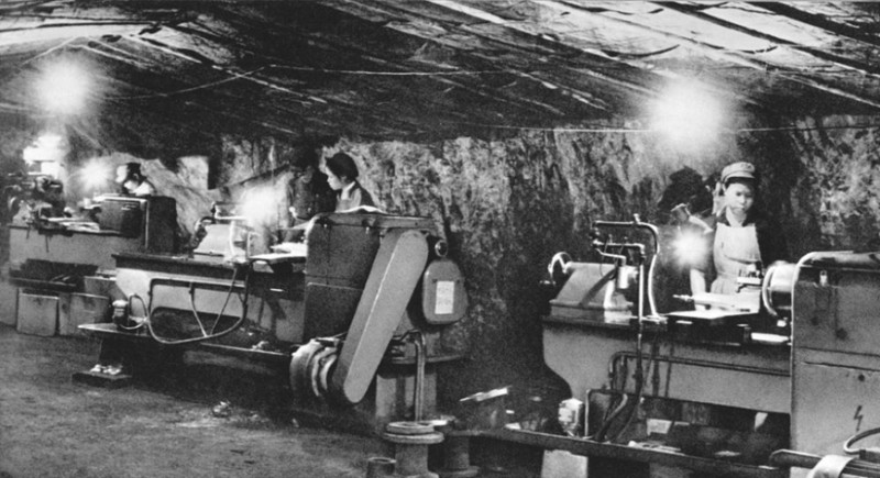 Hưởng ứng lời kêu gọi của Chủ tịch Hồ Chí Minh, khắp miền Bắc bừng bừng khí thế sản xuất. Ảnh tư liệu Hưởng ứng lời kêu gọi của Chủ tịch Hồ Chí Minh, khắp miền Bắc bừng bừng khí thế sản xuất. Ảnh tư liệu