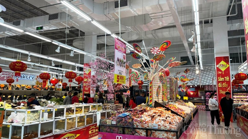 để đảm bảo thị trường hàng hóa, nguồn cung lương thực thực phẩm cho người dân sau Tết Nguyên đán, các siêu thị cũng đã chủ động mở cửa từ sớma để đảm bảo thị trường hàng hóa, nguồn cung lương thực thực phẩm cho người dân sau Tết Nguyên đán, các siêu thị cũng đã chủ động mở cửa từ sớma