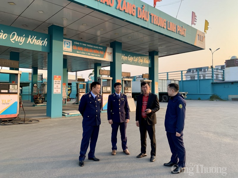 Quản lý thị trường giám sát việc kinh doanh xăng dầu tại Hà Nội, Hà Nam, Hưng Yên, Hải Dương, Hải Phòng