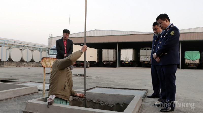 Quản lý thị trường giám sát việc kinh doanh xăng dầu tại Hà Nội, Hà Nam, Hưng Yên, Hải Dương, Hải Phòng