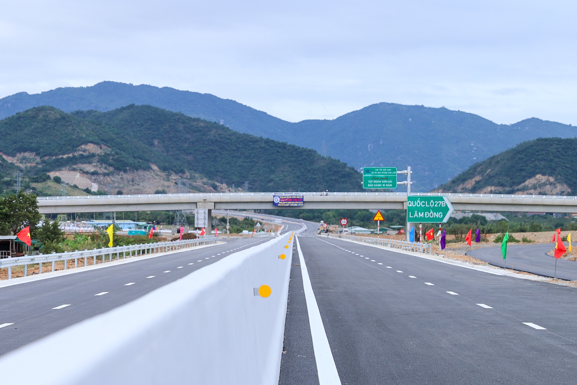 Thủ tướng biểu dương cao tốc Nha Trang – Cam Lâm vượt tiến độ 3 tháng - Ảnh 6. Thủ tướng biểu dương cao tốc Nha Trang – Cam Lâm vượt tiến độ 3 tháng - Ảnh 6.