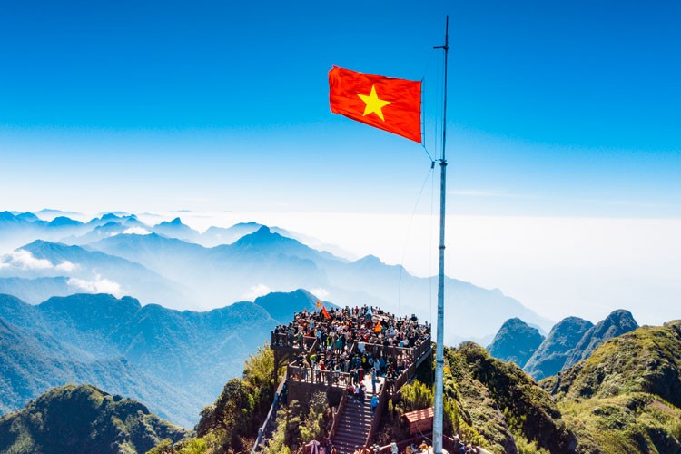 Nhộn nhịp Lễ hội khèn hoa, Hội xuân mở cổng trời trên đỉnh Fansipan Nhộn nhịp Lễ hội khèn hoa, Hội xuân mở cổng trời trên đỉnh Fansipan