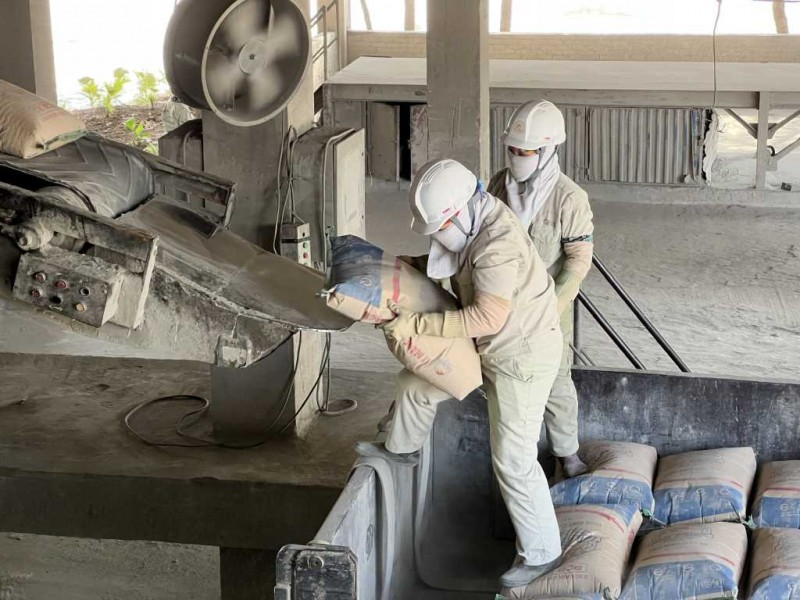 NLĐ Công ty CP Xi măng và Xây dựng Quảng Ninh vào guồng sản xuất đầu năm.