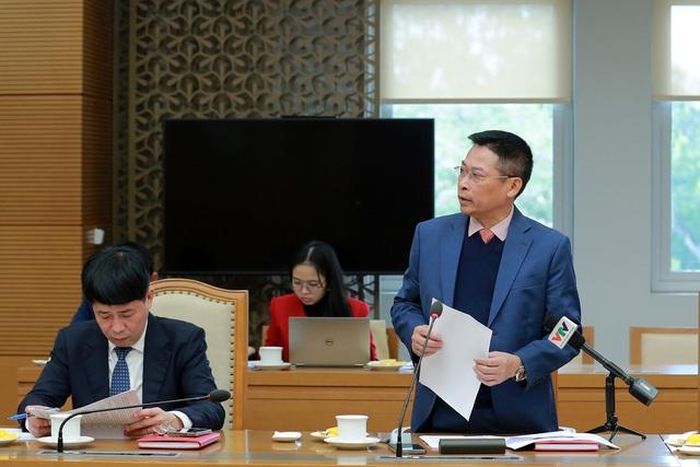 Đại diện Tổ biên tập Dự án Luật Đất đai (sửa đổi), ông Đào Trung Chính, Cục trưởng Cục Quy hoạch và Phát triển tài nguyên đất (Bộ TN&amp;MT) bảo cáo tình hình triển khai lấy ý kiến nhân dân đối với dự thảo Luật Đất đai (sửa đổi) - Ảnh: VGP/Minh Khôi