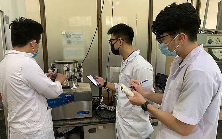 Năm 2023, cán bộ viên chức chuyên môn cao có thể làm việc qua 65 tuổi