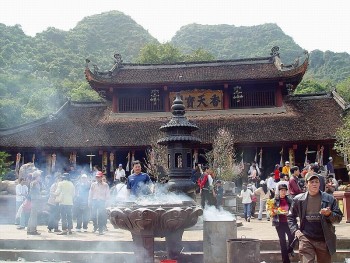 Kiểm soát 4.500 đò, thuyền chở khách khu di tích chùa Hương