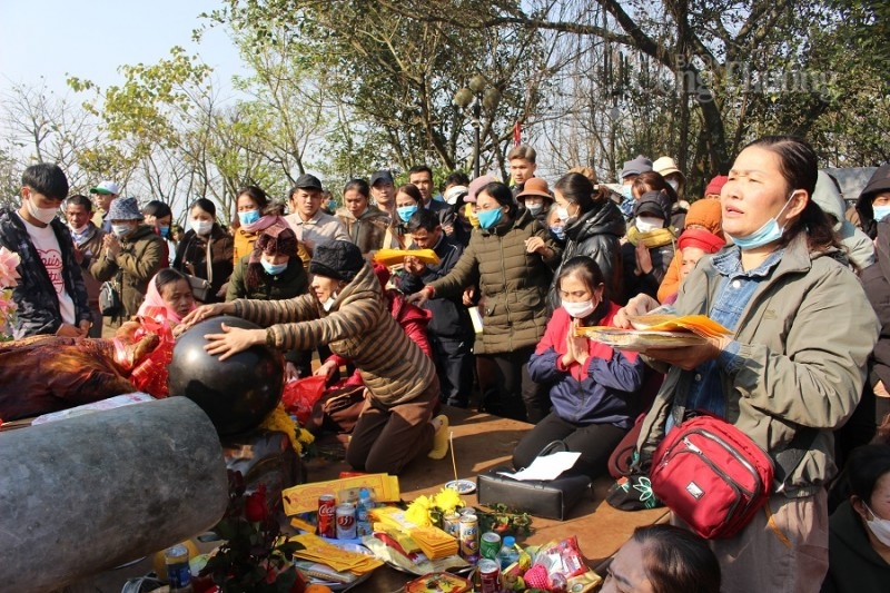 Hàng ngàn du khách về Khu Di tích Am Tiên dự lễ “mở cổng trời” Hàng ngàn du khách về Khu Di tích Am Tiên dự lễ “mở cổng trời”