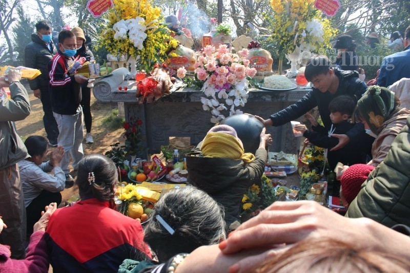 Hàng ngàn du khách về Khu Di tích Am Tiên dự lễ “mở cổng trời” Hàng ngàn du khách về Khu Di tích Am Tiên dự lễ “mở cổng trời”