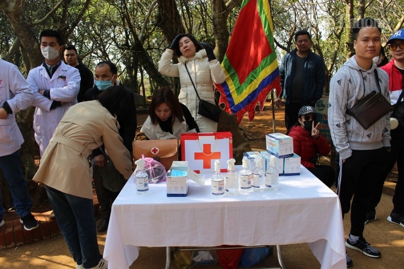 Hàng ngàn du khách về Khu Di tích Am Tiên dự lễ “mở cổng trời” Hàng ngàn du khách về Khu Di tích Am Tiên dự lễ “mở cổng trời”