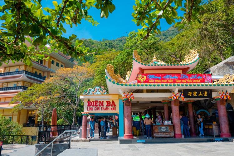 Vía Thần Tài và chơi hội xuân, không thể không về Tây Ninh Vía Thần Tài và chơi hội xuân, không thể không về Tây Ninh