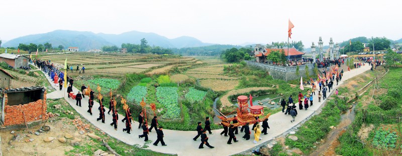 Lễ rước kiệu trong Lễ hội Đình Lục Nà