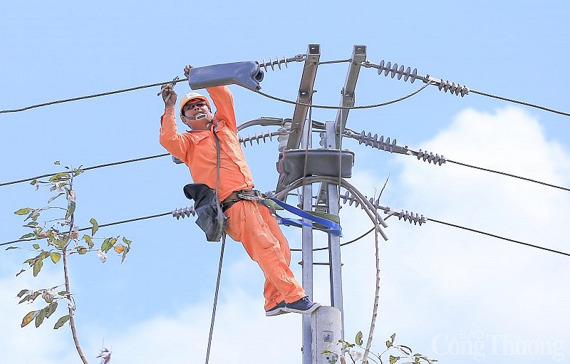 Điện lực miền Nam: Đảm bảo cung cấp điện an toàn, ổn định 21 tỉnh thành phía Nam trong kỳ nghỉ Tết