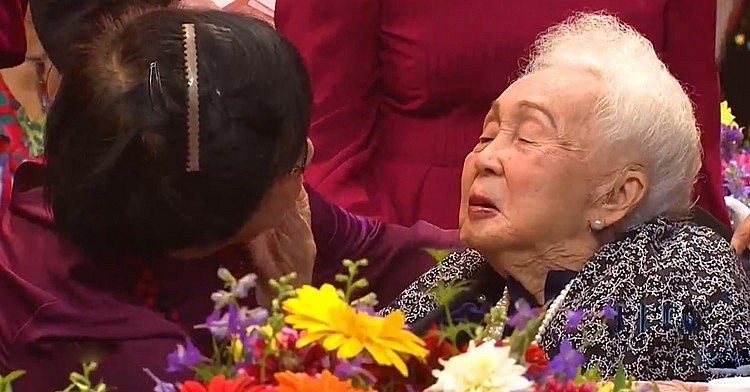 Mẹ Đặng Thái Sơn, nghệ sĩ piano Thái Thị Liên qua đời Mẹ Đặng Thái Sơn, nghệ sĩ piano Thái Thị Liên qua đời