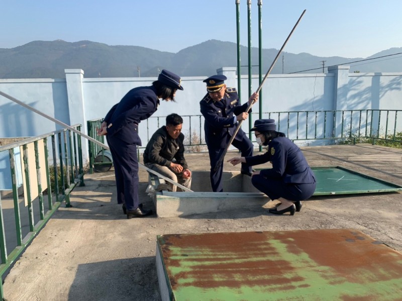 Quản lý thị trường Tiếp tục giám sát kinh doanh xăng dầu trên địa bàn 5 tỉnh, thành phố Quản lý thị trường Tiếp tục giám sát kinh doanh xăng dầu trên địa bàn 5 tỉnh, thành phố