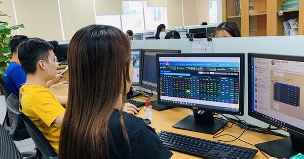 Chứng khoán hôm nay ngày 1/2: Chứng khoán hôm nay ngày 1/2: