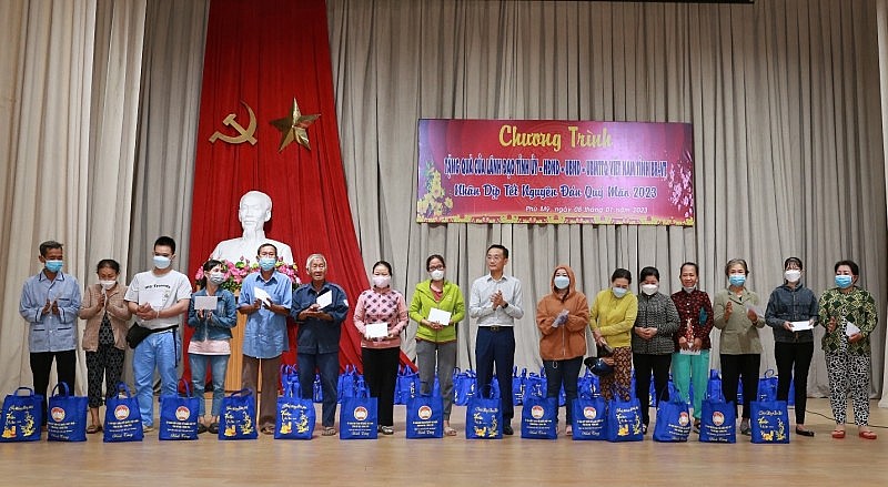 KVT phối hợp trao nhà Đại đoàn kết KVT phối hợp trao nhà Đại đoàn kết