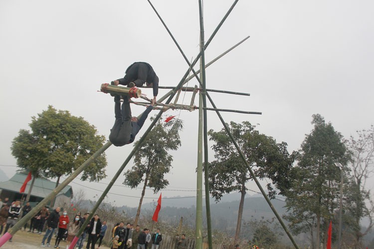 Tưng bừng Lễ hội xuống đồng của dân tộc Tày Tả Chải (Bắc Hà) Tưng bừng Lễ hội xuống đồng của dân tộc Tày Tả Chải (Bắc Hà)