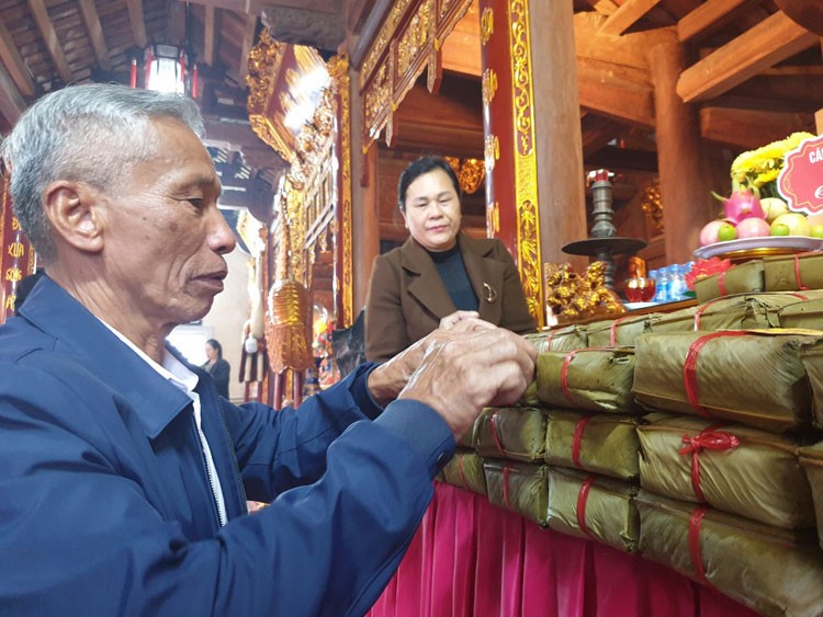 Độc đáo hàng trăm cỗ gà bay rồng, phượng cung tiến ngày giỗ vua Mai Hắc Đế