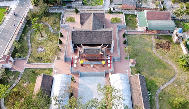 Độc đáo hàng trăm cỗ gà bay rồng, phượng cung tiến ngày giỗ vua Mai Hắc Đế