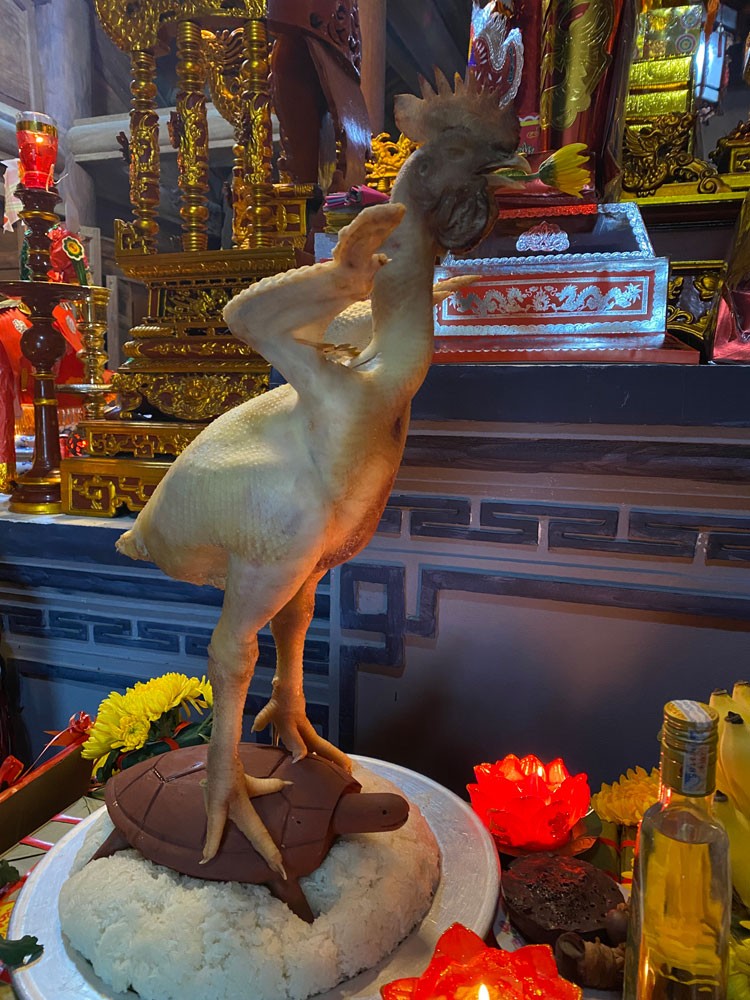 Độc đáo hàng trăm cỗ gà bay rồng, phượng cung tiến ngày giỗ vua Mai Hắc Đế