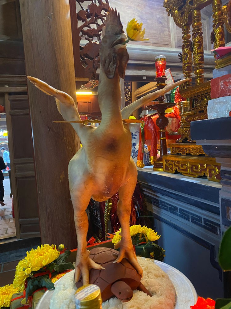 Độc đáo hàng trăm cỗ gà bay rồng, phượng cung tiến ngày giỗ vua Mai Hắc Đế
