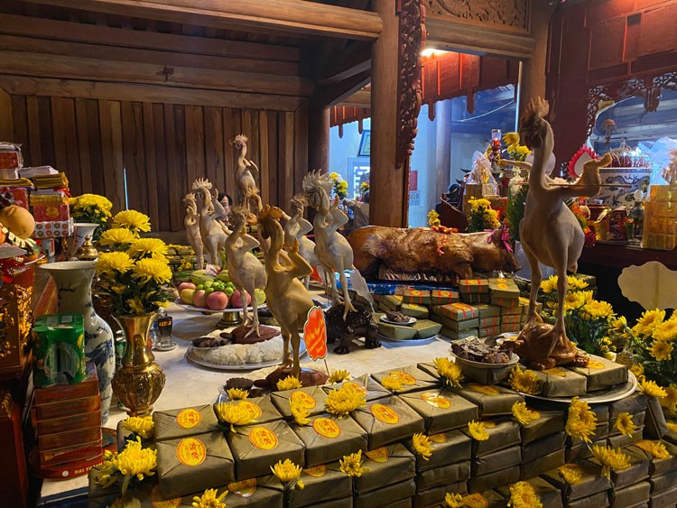 Độc đáo hàng trăm cỗ gà bay rồng, phượng cung tiến ngày giỗ vua Mai Hắc Đế