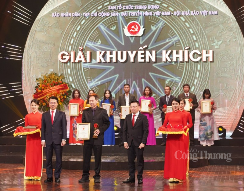 Báo Công Thương đạt giải Khuyến khích Giải Búa liềm vàng lần thứ VII năm 2022 Báo Công Thương đạt giải Khuyến khích Giải Búa liềm vàng lần thứ VII năm 2022