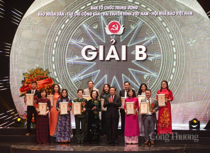 Báo Công Thương đạt giải Khuyến khích Giải Búa liềm vàng lần thứ VII năm 2022 Báo Công Thương đạt giải Khuyến khích Giải Búa liềm vàng lần thứ VII năm 2022