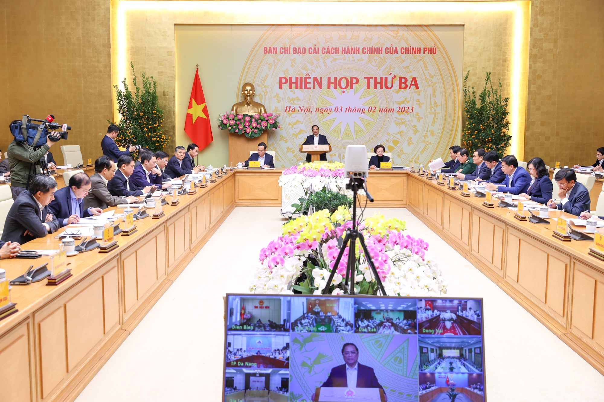 Xem xét ban hành 3 nghị định về chính sách cho cán bộ, công chức, viên chức - Ảnh 6. Xem xét ban hành 3 nghị định về chính sách cho cán bộ, công chức, viên chức - Ảnh 6.