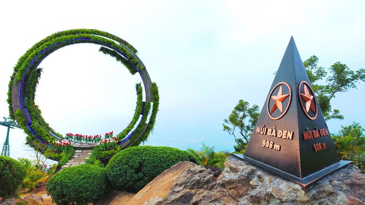 Rằm tháng Giêng, núi Bà Đen vượt lượng khách so với nhiều điểm đến tâm linh Rằm tháng Giêng, núi Bà Đen vượt lượng khách so với nhiều điểm đến tâm linh