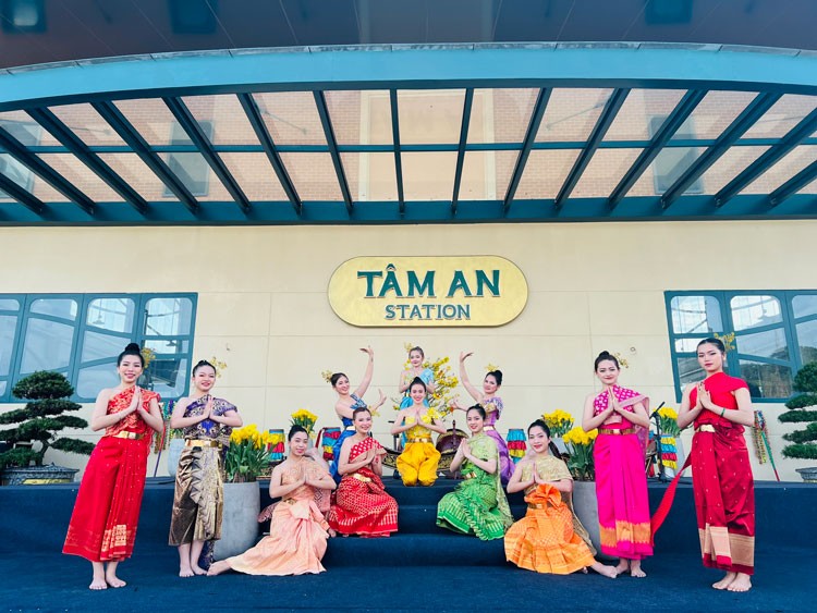 Rằm tháng Giêng, núi Bà Đen vượt lượng khách so với nhiều điểm đến tâm linh Rằm tháng Giêng, núi Bà Đen vượt lượng khách so với nhiều điểm đến tâm linh