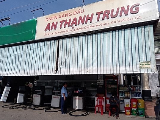Xử phạt 01 cửa hàng kinh doanh xăng dầu tại An Giang niêm yết giá không đúng quy định Xử phạt 01 cửa hàng kinh doanh xăng dầu tại An Giang niêm yết giá không đúng quy định