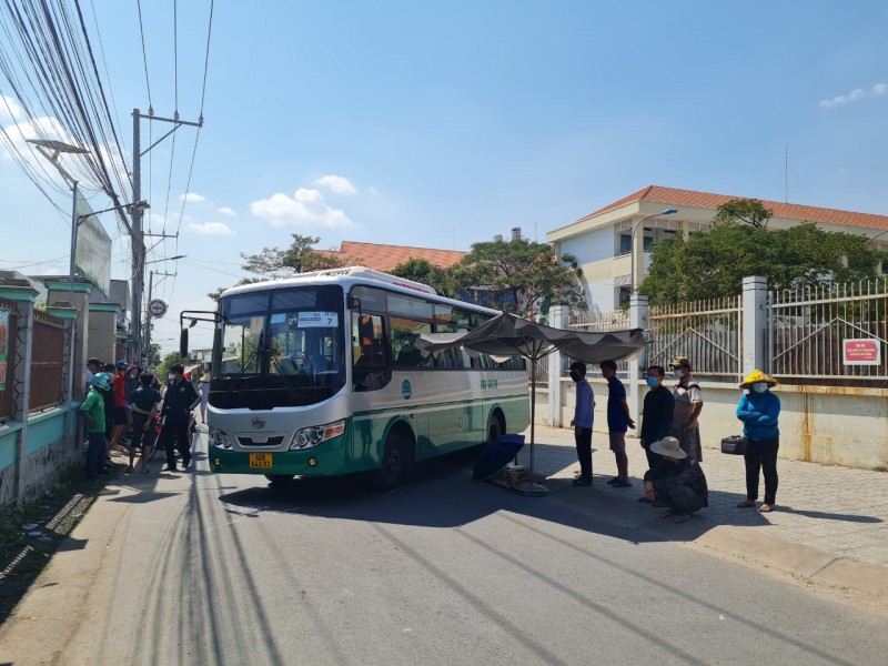 Đồng Nai: Thầy cô giáo gào khóc bên thi thể học sinh bị xe đưa rước cán tử vong Đồng Nai: Thầy cô giáo gào khóc bên thi thể học sinh bị xe đưa rước cán tử vong