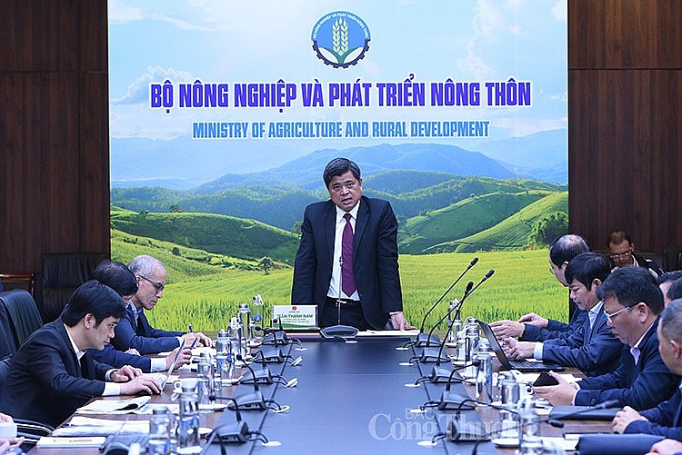 Diễn đàn diễn ra theo hình thức trực tiếp và trực tuyến Diễn đàn diễn ra theo hình thức trực tiếp và trực tuyến