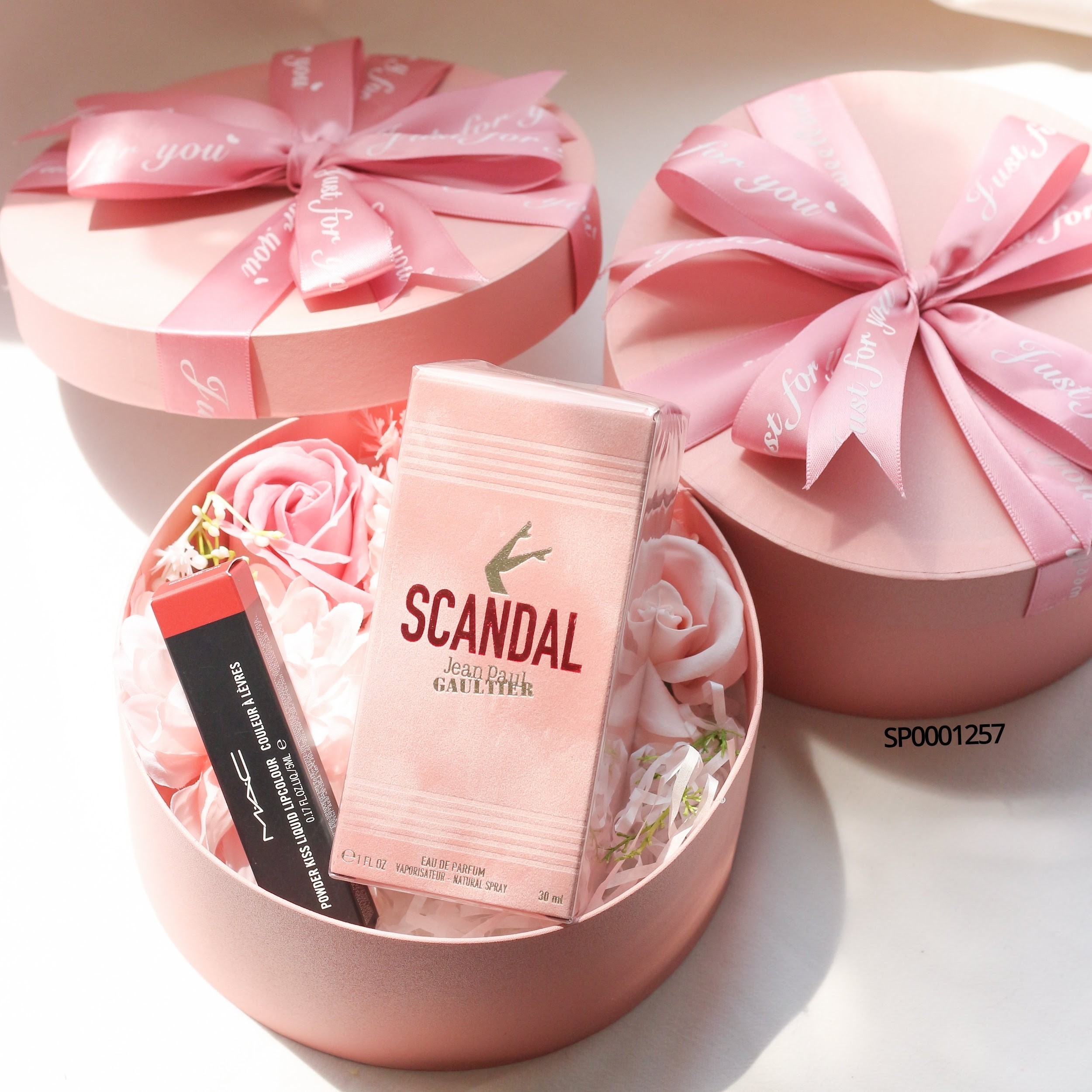 Thị trường quà Valentine 2023: Đa dạng quà tặng, chuộng mua sắm online